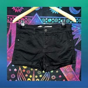 🖤Tinseltown Black Shorts🖤